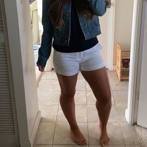 EveryDay White Short, Mid-Rise Size 6